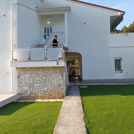 Apartment Soline Ada Pjescana Uvala